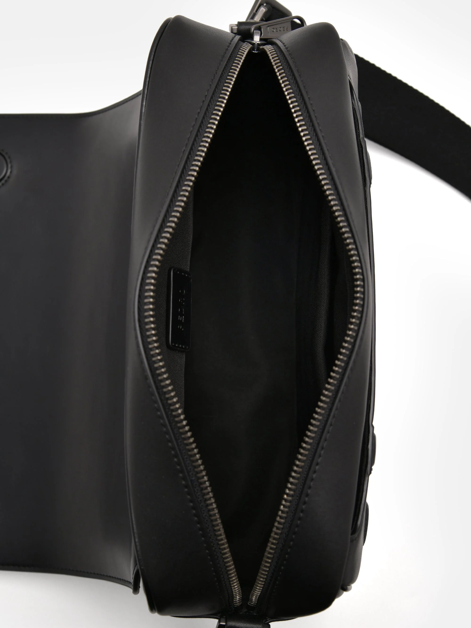 Duncan Messenger Bag - Image 5