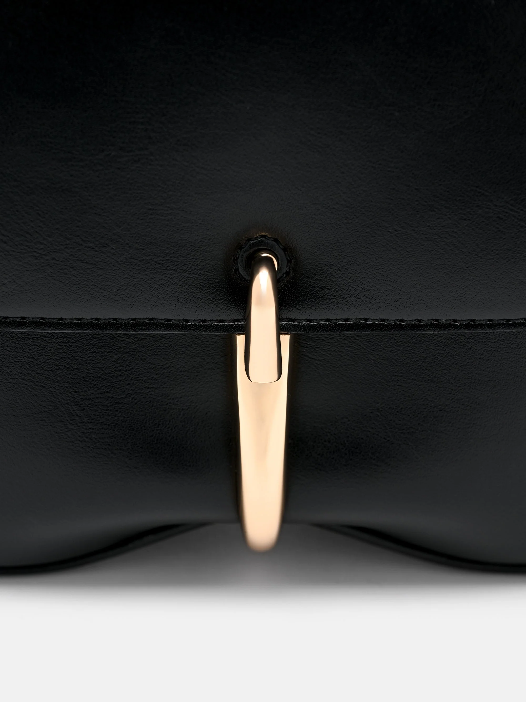 Mount Shoulder Bag - Image 5